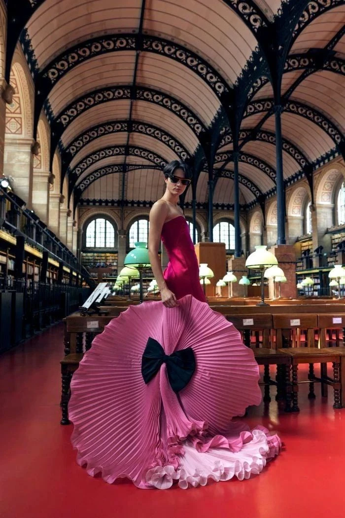 Библиотека Святой Женевьевы стала местом показа коллекции Valentino